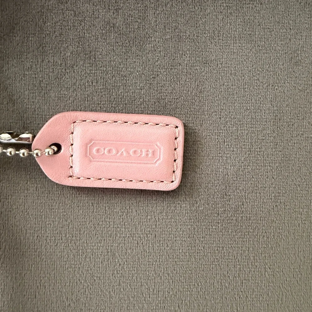 Vintage Coach 🩷 Pink Leather Wristlet Clutch with Front Buckle - Picture 3 of 3